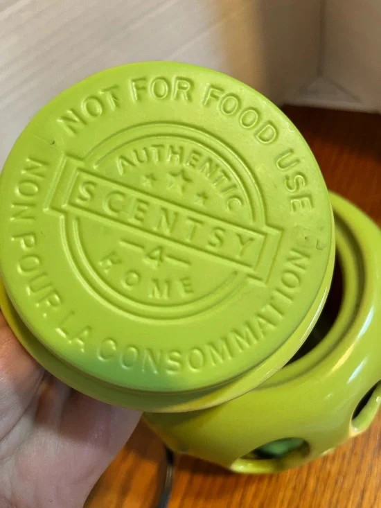 Disney villain Scentsy evil queen Poison Apple Ceramic wax warmer retired - Picture 5 of 11